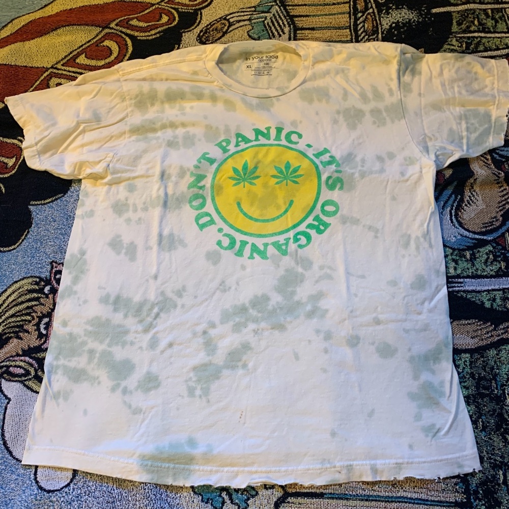 Graphic destroyed the dye shirt. Mens XL.